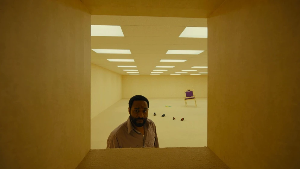 Chiwetel Ejiofor en backrooms