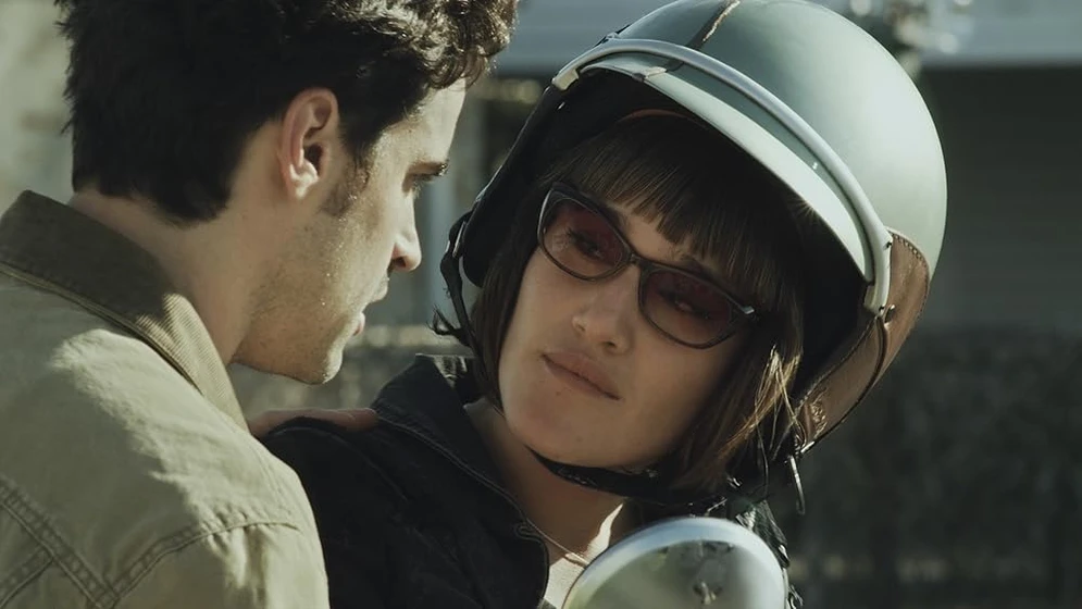 Jesse Bradford y Q'orianka Kilcher en el-poder-de-unos-pocos