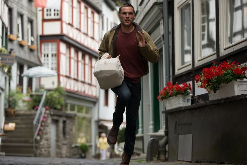 Nicholas Hoult en persecucion-al-limite-2016