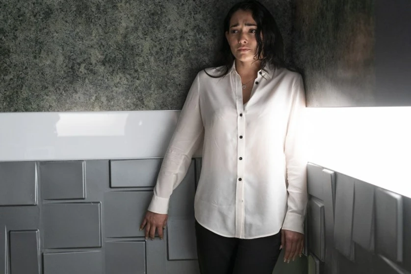 Natalie Martinez en into-the-dark-down