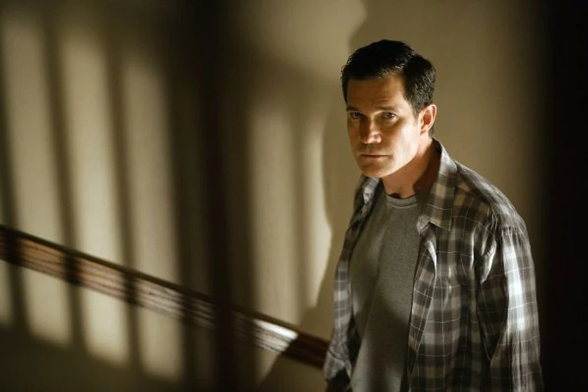 Dylan Walsh en el-padrastro