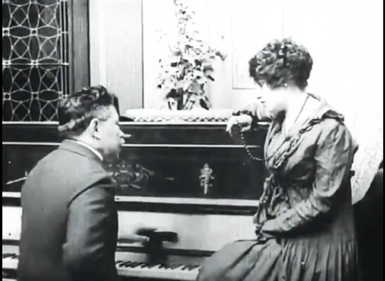 Elena Sánchez Valenzuela y Alfonso Busson en santa-1918