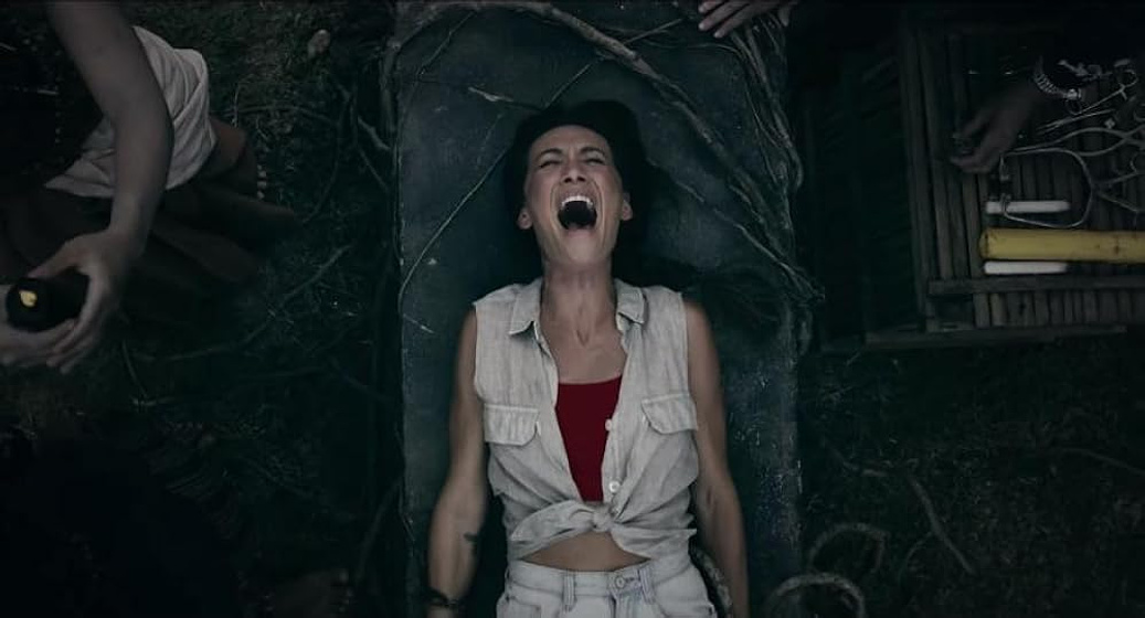 Maggie Q en death-of-me