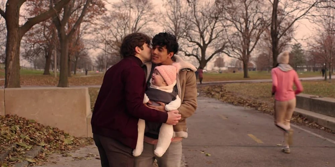 Jake Borelli y Niko Terho en the-thing-about-harry