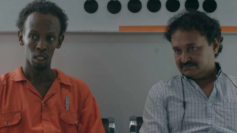 Barkhad Abdi y Jameel Khan en beneath-a-sea-of-lights