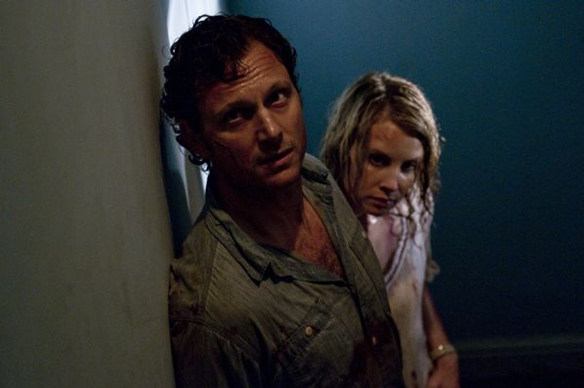 Tony Goldwyn y Monica Potter en La Última Casa a la Izquierda