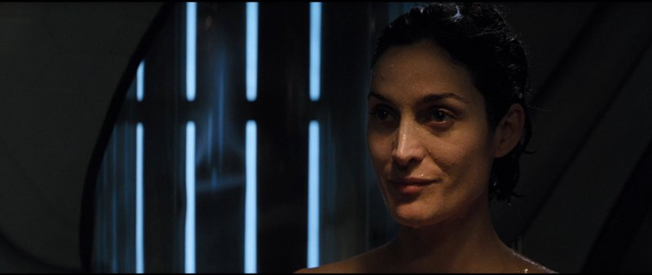 Carrie-Anne Moss en Planeta Rojo