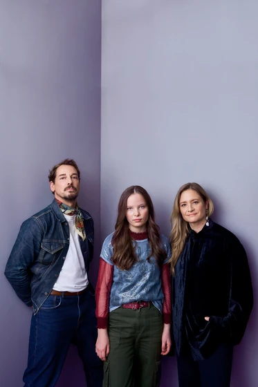 Julia Jentsch, Felix Kramer y Laeni Geiseler en marielle-lo-sabe-todo (Berlinale. Febrero 2025)