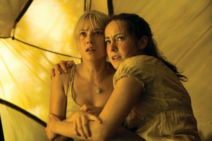 Jena Malone y Laura Ramsey en las-ruinas
