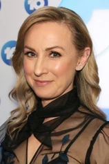 Foto de Lisa McCune
