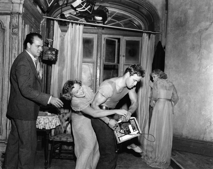Marlon Brando, Karl Malden, Vivien Leigh y Kim Hunter en un-tranvia-llamado-deseo-1951