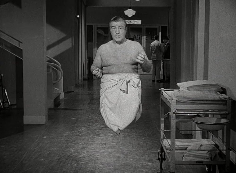 Lou Costello en abbott-y-costello-contra-el-hombre-invisible