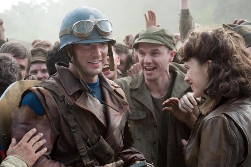 Chris Evans y Hayley Atwell en Capitán América: El primer Vengador