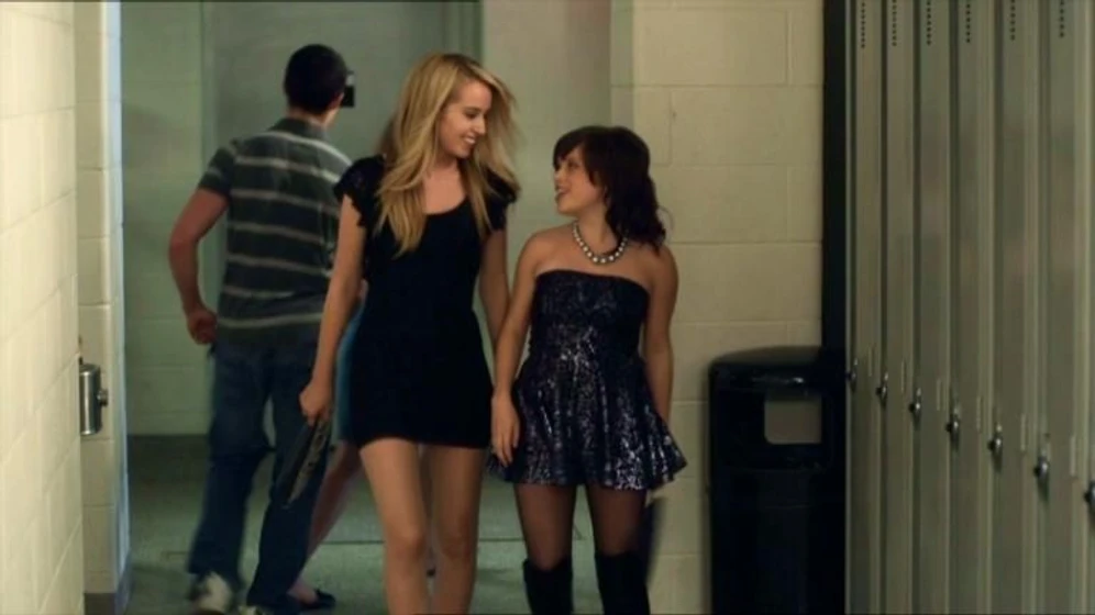 Megan Park en falsa-inocencia