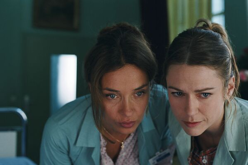 Marie-Josée Croze y Olatz Lopez Garmendia en La Escafandra y la Mariposa