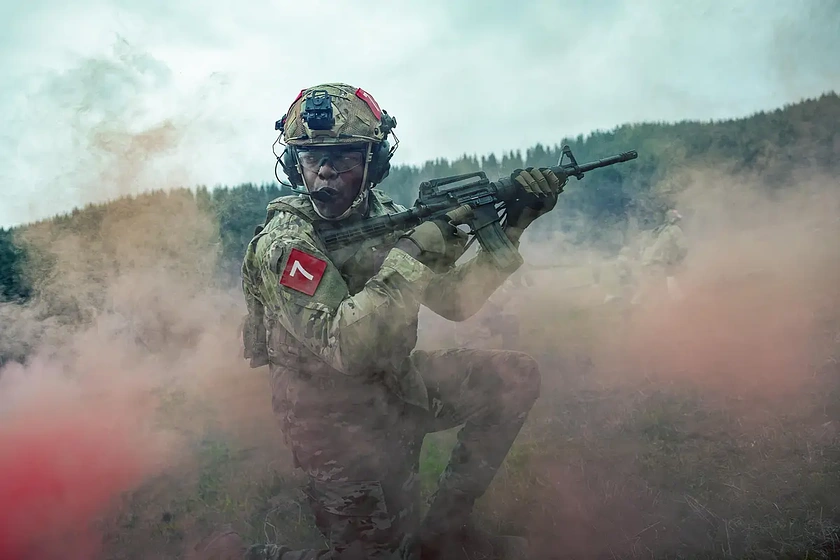 Stephan James en maquina-de-guerra-2026