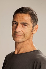 picture of actor Gustavo Garzón