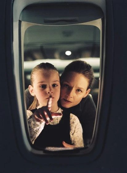 Jodie Foster y Marlene Lawston en plan-de-vuelo-desaparecida