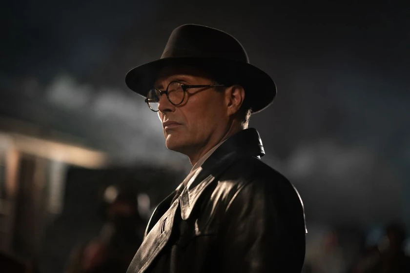 Mads Mikkelsen en indiana-jones-y-el-dial-del-destino