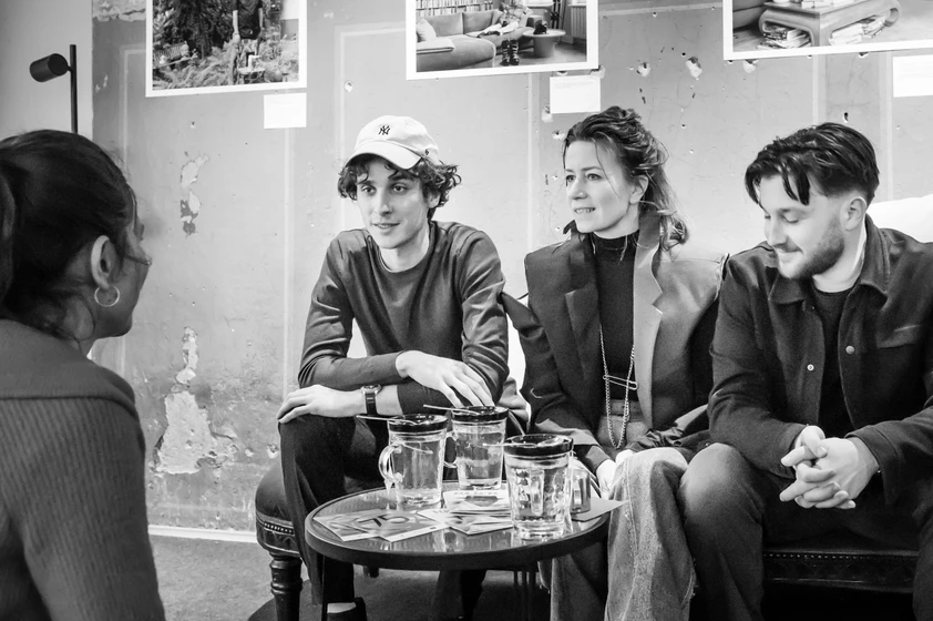 Čejen Černić, Lav Novosel y Andrija Zunac en sandbag-dam (Berlinale. Febrero 2025)