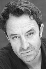 picture of actor Simon Thorp