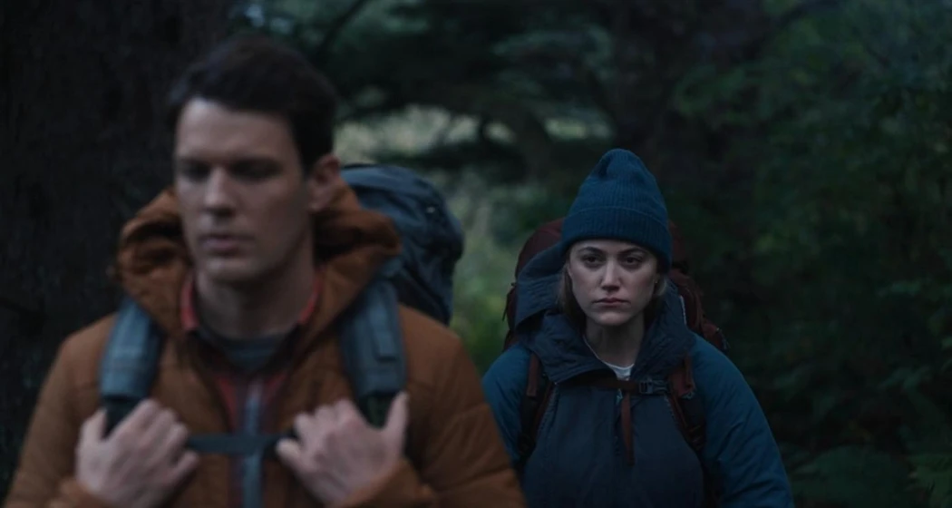 Jake Lacy y Maika Monroe en significant-other