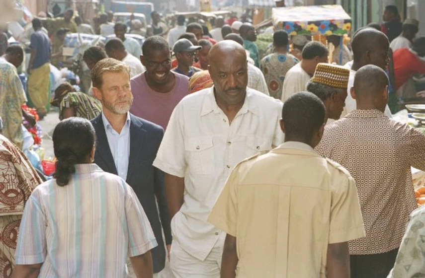Delroy Lindo y William H. Macy en sahara