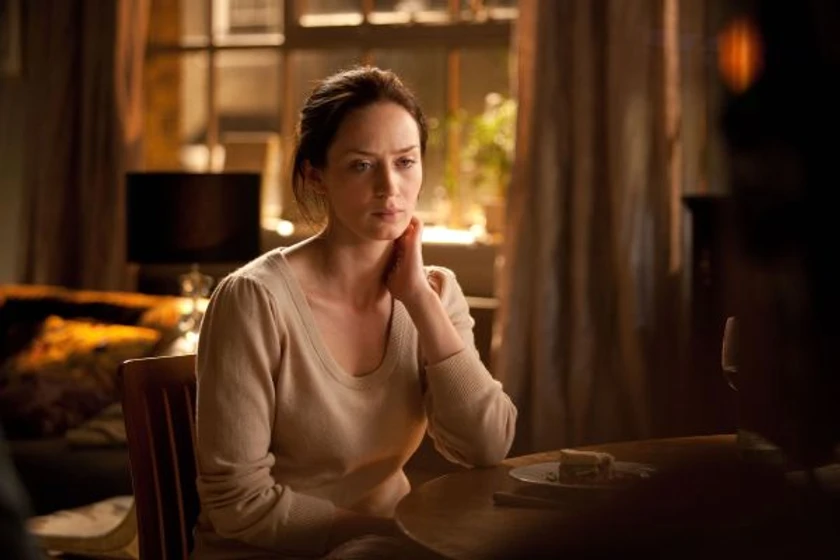 Emily Blunt en la-pesca-del-salmon-en-yemen