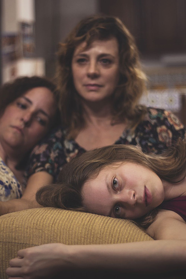 Emma Suárez, Ana Valeria Becerril y Joanna Larequi en Las Hijas de Abril