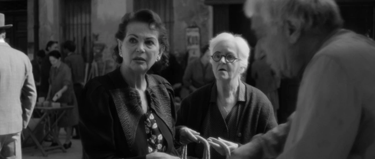 Chus Lampreave y Claudia Cardinale en el-artista-y-la-modelo