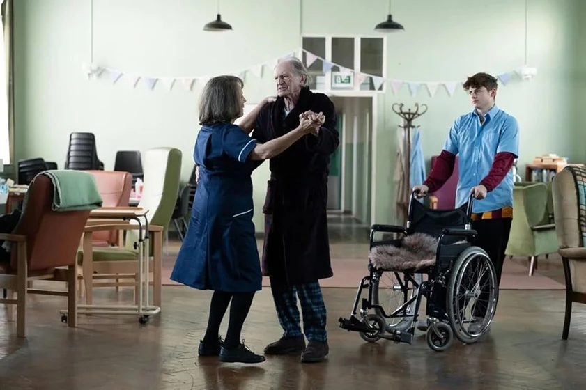 Jennifer Saunder, David Bradley [I] y Louis Ashbourne Serkis en allelujah