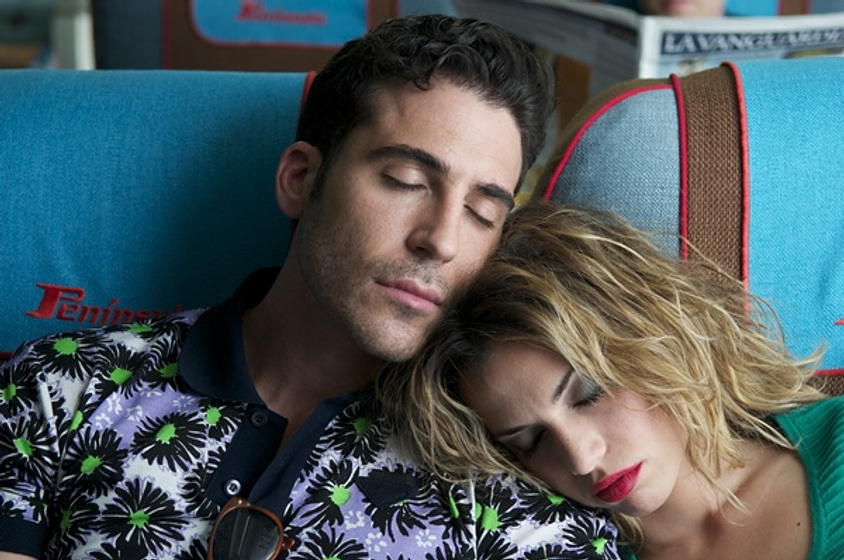 Miguel Ángel Silvestre y Laya Martí en Los Amantes Pasajeros
