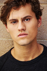 picture of actor Brady Dowad