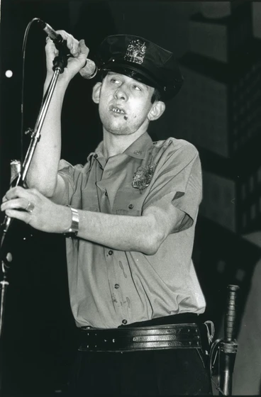 Imagen de crock-of-gold-bebiendo-con-shane-macgowan