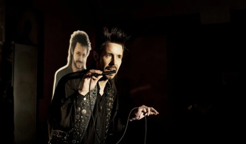 Paddy Considine en submarine