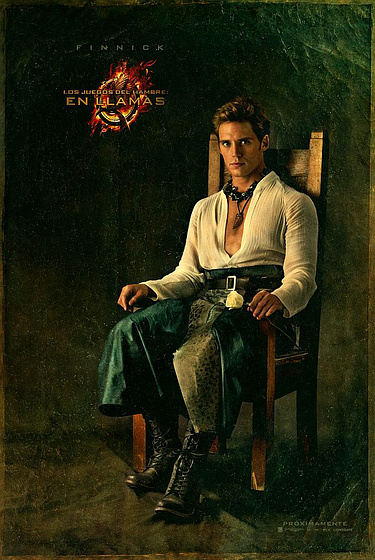 Sam Claflin en Los Juegos del Hambre. En Llamas (Cartel promocional)