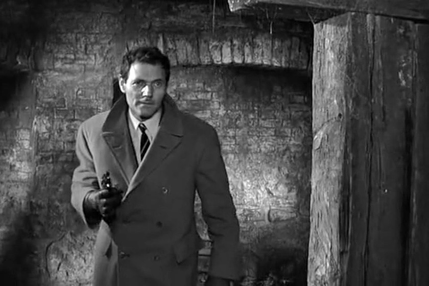 Harald Leipnitz en El Encapuchado (El Monje Siniestro)