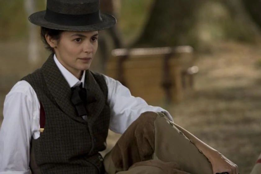 Audrey Tautou en coco-de-la-rebeldia-a-la-leyenda-de-chanel