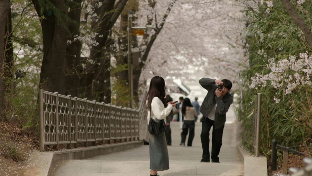 Imagen de living-through-the-same-season