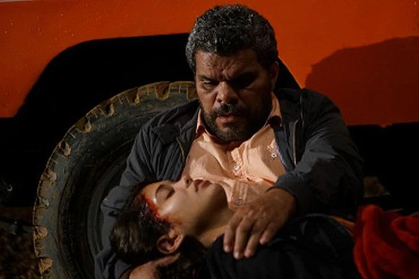 Luis Guzmán en el-padre-la-venganza-tiene-un-precio