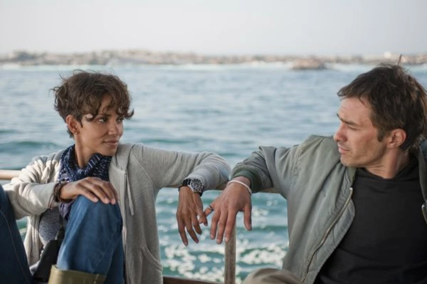 Halle Berry y Olivier Martinez en marea-letal