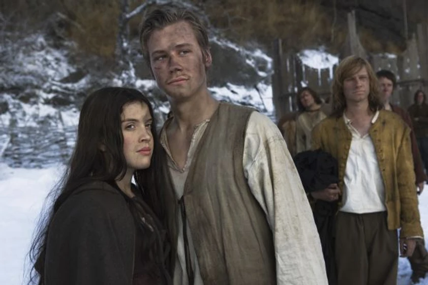 Paula Kalenberg y David Kross en krabat-y-el-molino-del-diablo