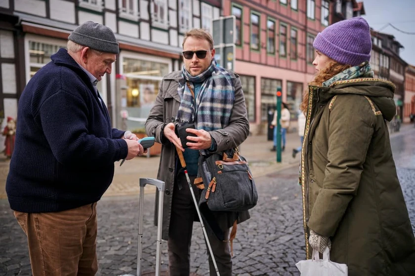 Max Riemelt, Dietmar Bär y Marlene Tanczik en navidades-en-taxi