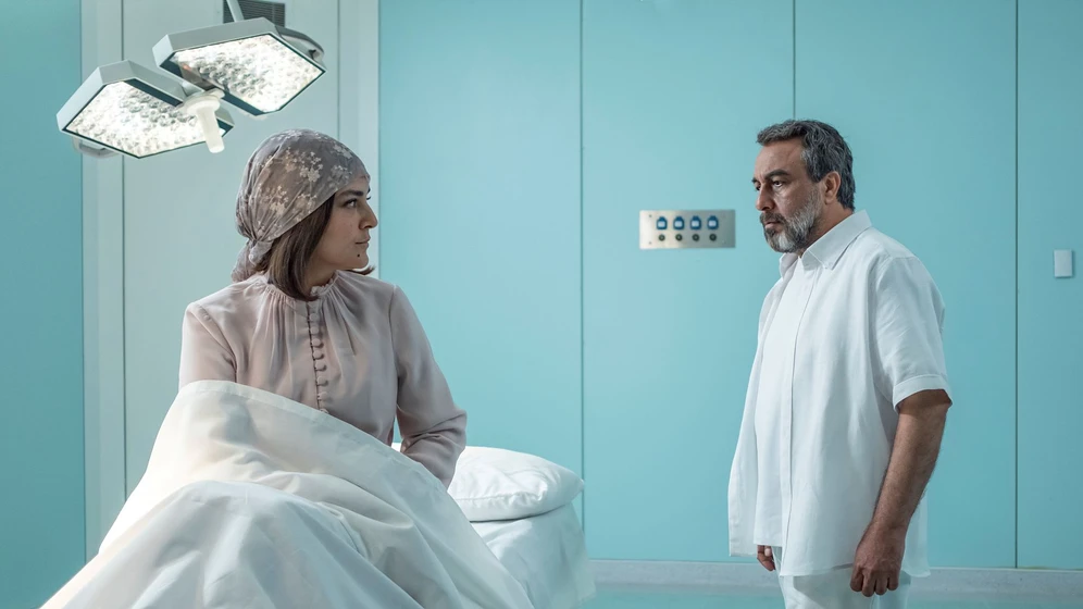 Hoda Zeinolabedin y Reza Attaran en slumber-2026
