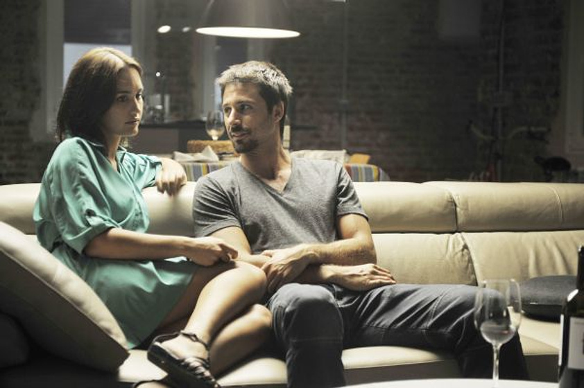 Hugo Silva y Megan Montaner en Dioses y Perros
