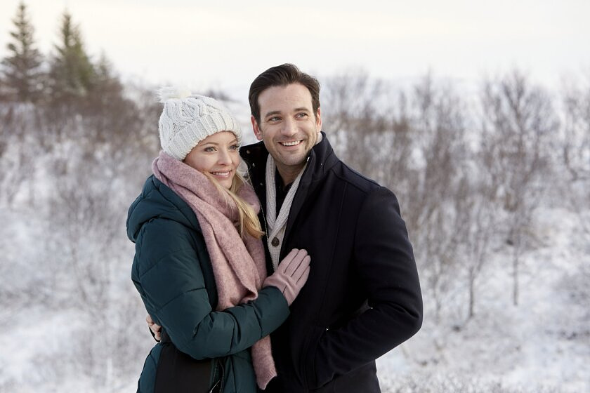Kaitlin Doubleday y Colin Donnell en Amor en Islandia