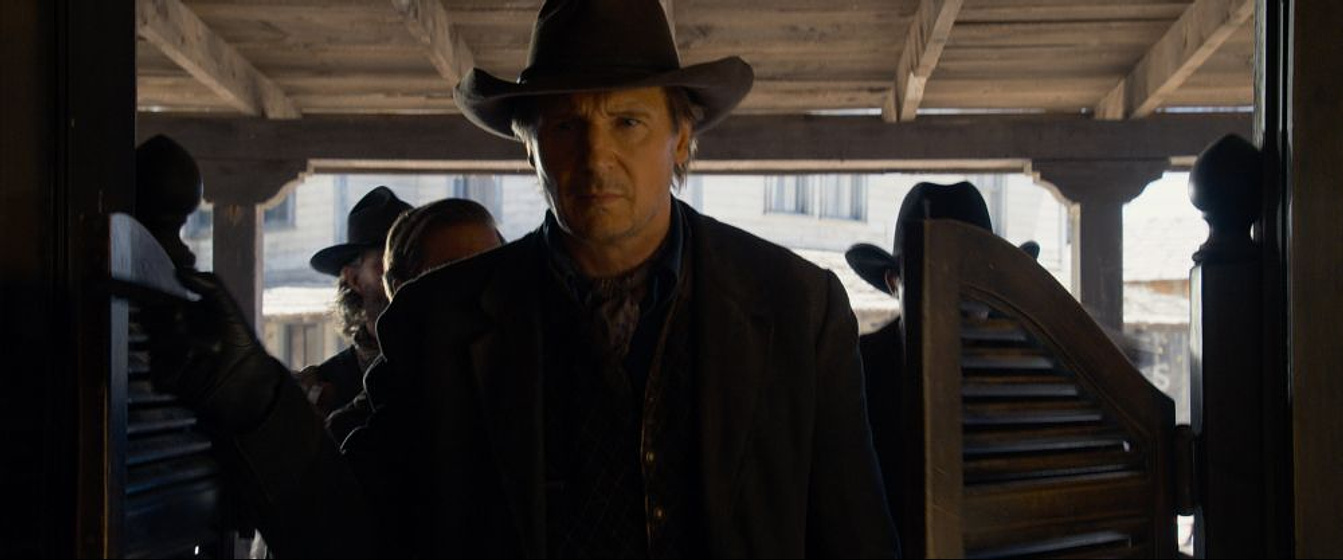 Liam Neeson en Mil Maneras de morder el Polvo