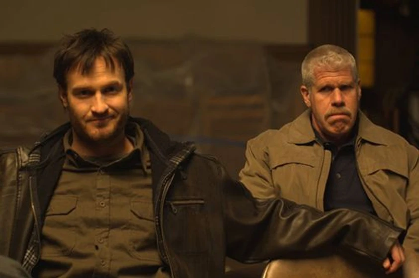 Ron Perlman y Josh Lawson en crave