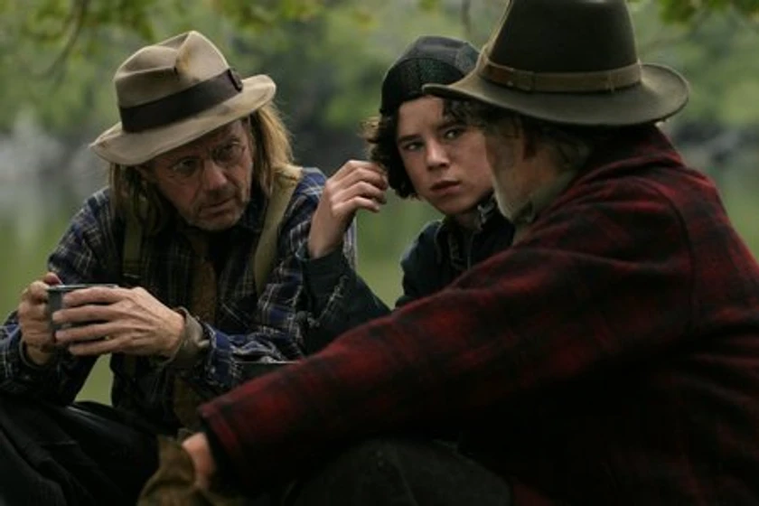 Gary Farmer y Charlie McDermott en la-frontera-del-contrabando