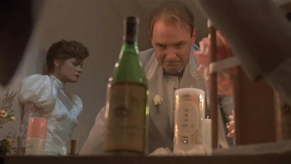 Meg Foster y Terry O'Quinn en El Padrastro 2